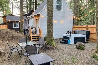 Image de Cozy Mt. Hood cabin with private hot tub & large yard- dog-friendly