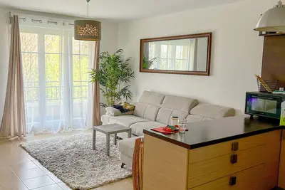 Image de Très Jolie F2 (45m2) cosy avec balcon et parking privé proche Paris