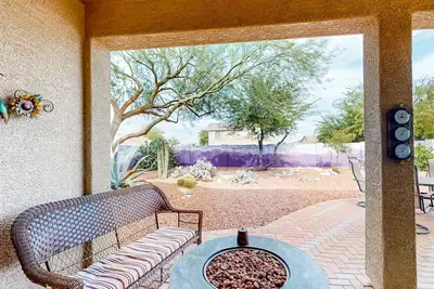 Image de Desert retreat with enclosed yard, instruments, alfresco dining, grill, & W/D