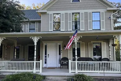 Victorian farmhouse on 1. 5 acres with serene wooded privacy! Pets welcome!