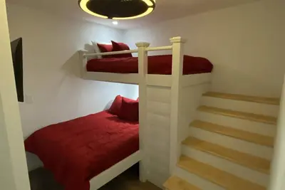 Image de Newly renovated Hunter Mountain condo steps from slopes- seasonal rental avail