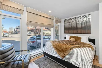 Image de Most Luxurious1Br in town And steps to the Gondola