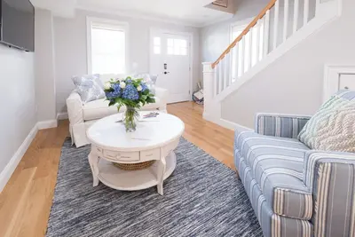 Image de Beautiful 2 Bedroom Within Walking Distance of Newport's Finest!