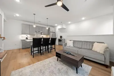 Image de Unique 2-Br Stay—Walk to BofA Stadium—City Views!