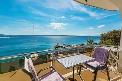 Image de En bord de mer et bateau d'excursion gratuit