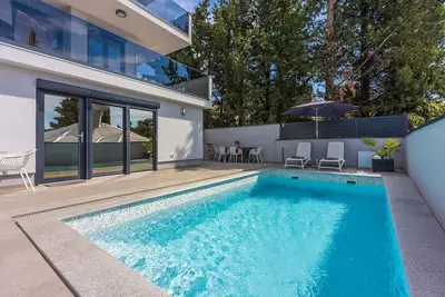 Image de 500 mètres de la plage avec piscine