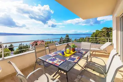Image de 100 mètres de plage avec vue sur la mer
