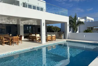Luxury Caribbean Villa with Pool