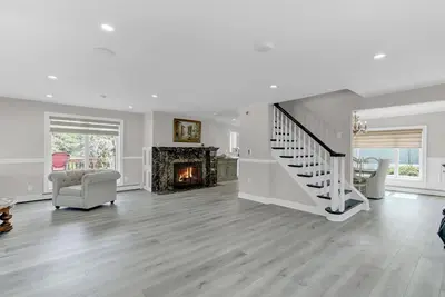 Image de Cozy family home in Long Island, New York. - Canal Front.