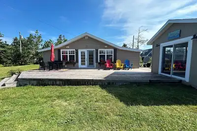 Image de Water View Cottage With Hot Tub, Just Minutes To North Shore Beach
