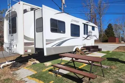 Image de 5th Wheel on Watts Bar Lake