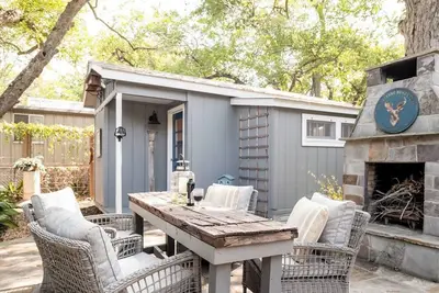 Image de Breezy, Stylish (& Walkable! ) Summer Stay at Fayetteville Belle