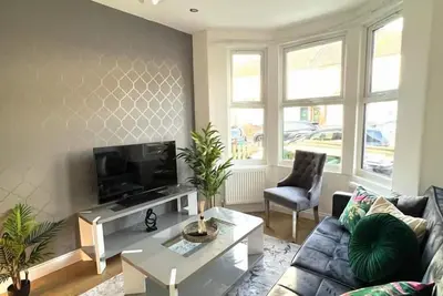 Image de Maison-Salle de bain privée séparée-de Luxe-63 Belgrave avenue