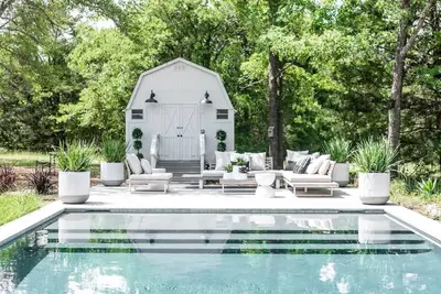 Image de Pool + Grill + Fire Pit | Summer Vacay | Sleeps 6| Oak View Main House