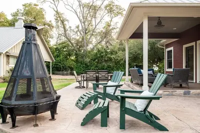 Image de Summer at Round Top Rose | Cozy, Cute, Centrally Located to the Best Spots