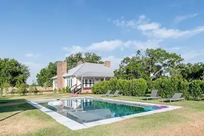 Image de Spacious & Secluded Ranch w/Luxury Furnishings & Comfortable Style | Seven Oaks Ranch