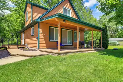 Image de Brooklyn Cottage w\/ Dock - Steps To Wamplers Lake!