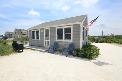 Image de 173 B N. Shore Blvd- Ocean view, updated interior, A/C, private path to beach