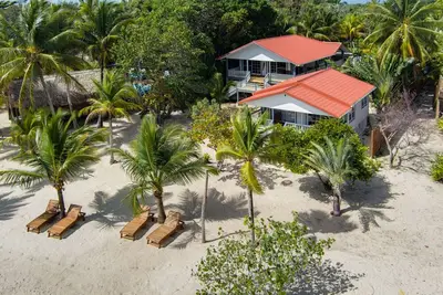 Image de Beachfront Escape: 2 Homes, Sleeps 10, Beach