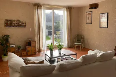 Image de Maison entièrement rénovée avec jardin - 4*