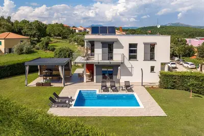 Image de Magnifique maison Ă Labin avec sauna
