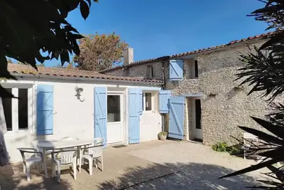 Image de La Grange Bleue - Parking privé / A 2km de la mer