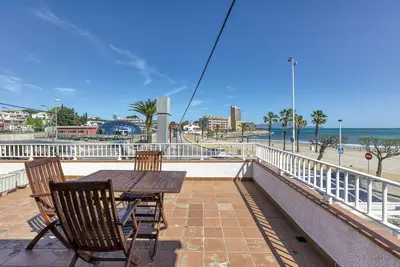 Image de Appartement \"Mimosa\" avec vue sur la mer, Wi-Fi et climatisation.