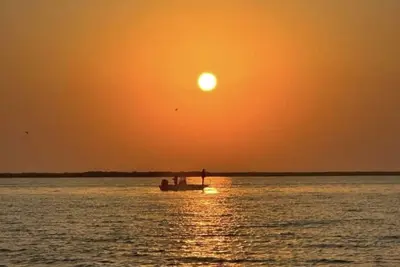 Image de The Salty Point. . . . a waterfront fishing cottage with kayaks, ping pong and more!
