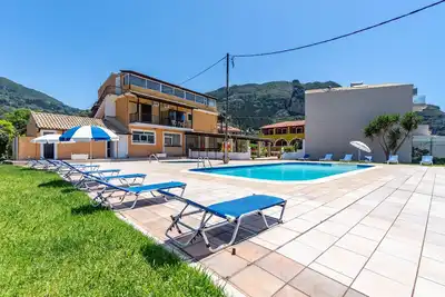 Image de Studio 'Mires House Side Ground Floor 3' avec piscine partagée, Wi-Fi et climatisation