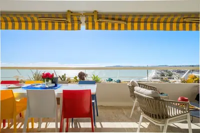 Image de Appartement 'Marina Baie Des Anges' avec vue sur la mer, Wi-Fi et climatisation