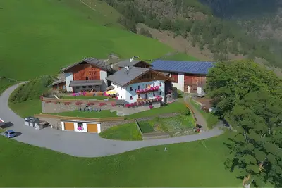 Image de Appartement 'Schnatzhof Schwalbennest' avec vue sur les montagnes, terrasse partagée et Wi-Fi