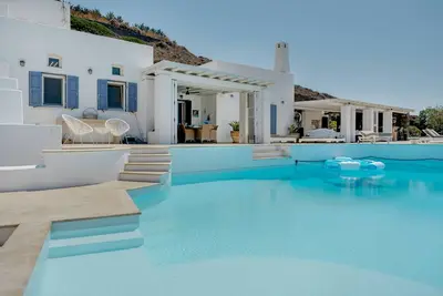 Image de Villa 'Blueros Luxury' avec vue sur la mer, Wi-Fi et climatisation
