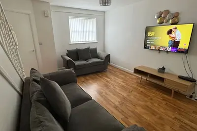 Image de Home Sleeps5-Netflix-Parkg-Near City center/Etihad