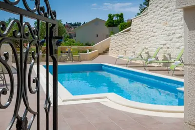 Image de Appartement d'une chambre avec la terrasse et la vue sur le mer Hvar (A-22502-d)