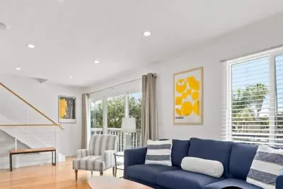 Image de 3 bedroom home - walk to Twin Lakes & Harbor!