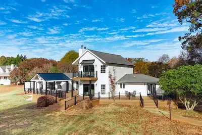 Image de Lake Hartwell Home w/ Dock + Fire Pit!
