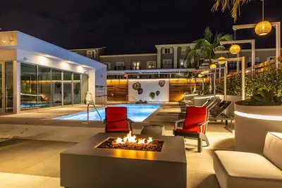 Image de @ Marbella Lane - Modern 2br Gem in Long Beach