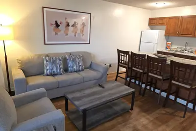 Image de One Block to the Beach! Koko Resorts Waikiki Banyan 27th Floor Diamond Head View, Free Parking/Wifi