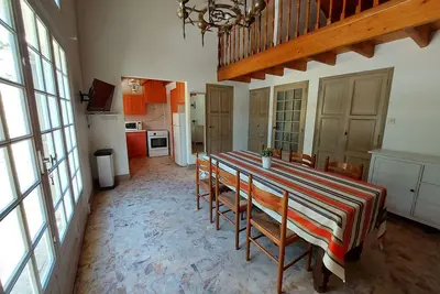 Image de Maison de village spacieuse à 70m de la plage, 200m des commerces, grande terrasse, 10 couchages