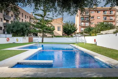 Image de Penthouse à Torredembarra: grande terrasse, piscine commune, A/C et proche plage