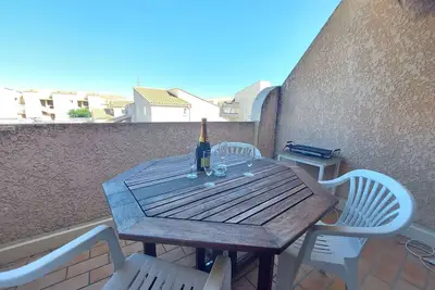 Image de Studio Cabine avec Terrasse, Piscine et Parking Privé à Marseillan