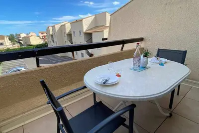 Image de Appartement climatisé pour 6 avec piscine, terrasse et parking près de la plage