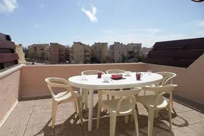 Image de Duplex climatisé avec 2 chambres, grande terrasse et parking privé