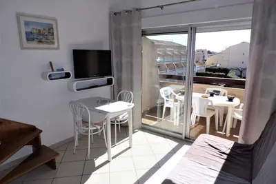 Image de Charmant T2 climatisé avec mezzanine, terrasse et piscine, idéal pour 4-6 personnes