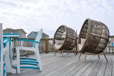 Image de Just Sandy | Partial Views + Just Across from the Beach!