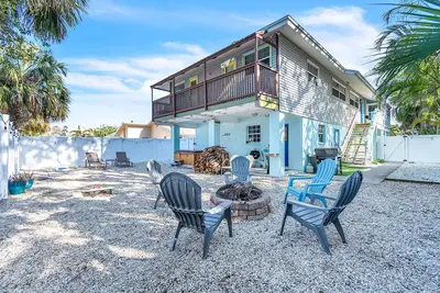 Image de 🏠Private Home🌴Relax on the Rocks🐬2 Blocks from Beach🌞Fire Pit and Hot Tub