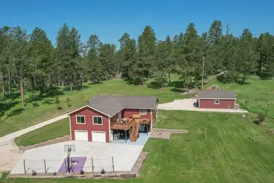 Image de Custer Connection | 5 Bed, 3 Bath