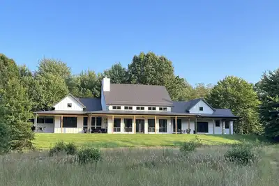 Image de Beautiful new house nestled in a private and fenced 30 acres nature sanctuary.