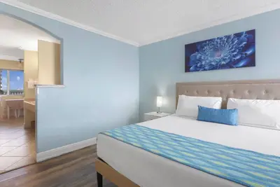 Image de Pelican Pointe 427:King Suite~Walk to Beach~Pool~Free Parking