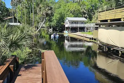 Image de Cozy canal front house with its own boat ramp and dock. Amazing waterfront view.